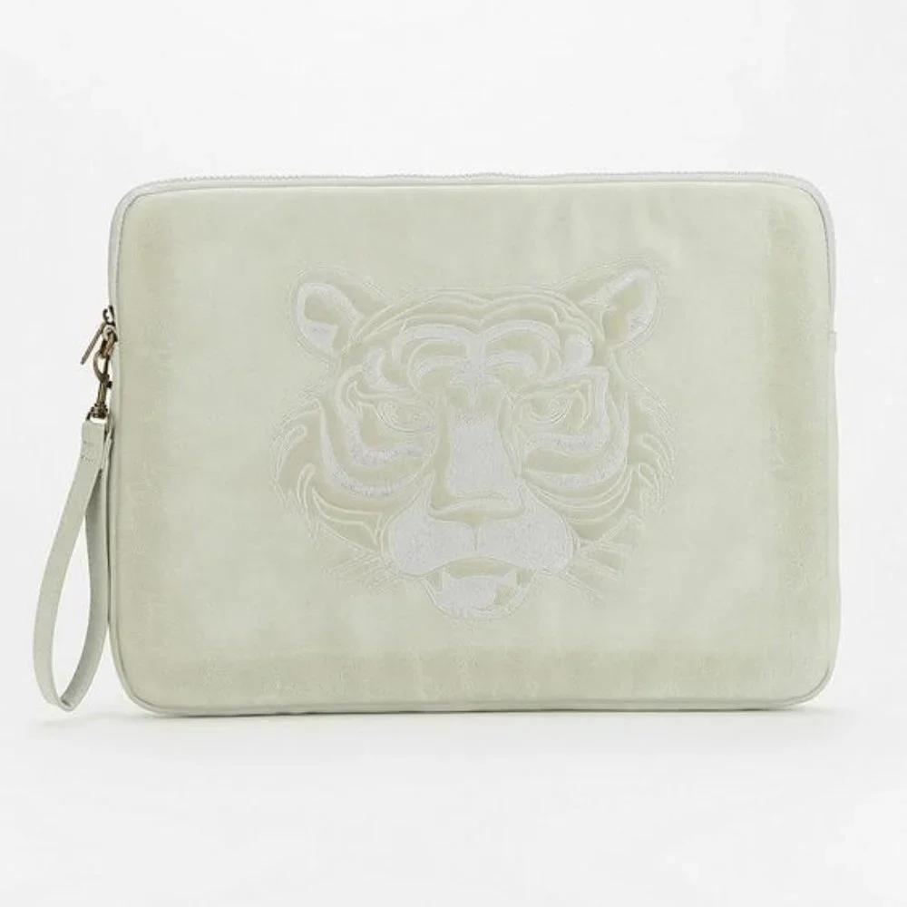 🔥 Deena & Ozzy Tiger Embroidered Laptop Sleeve – Urban Outfitters​